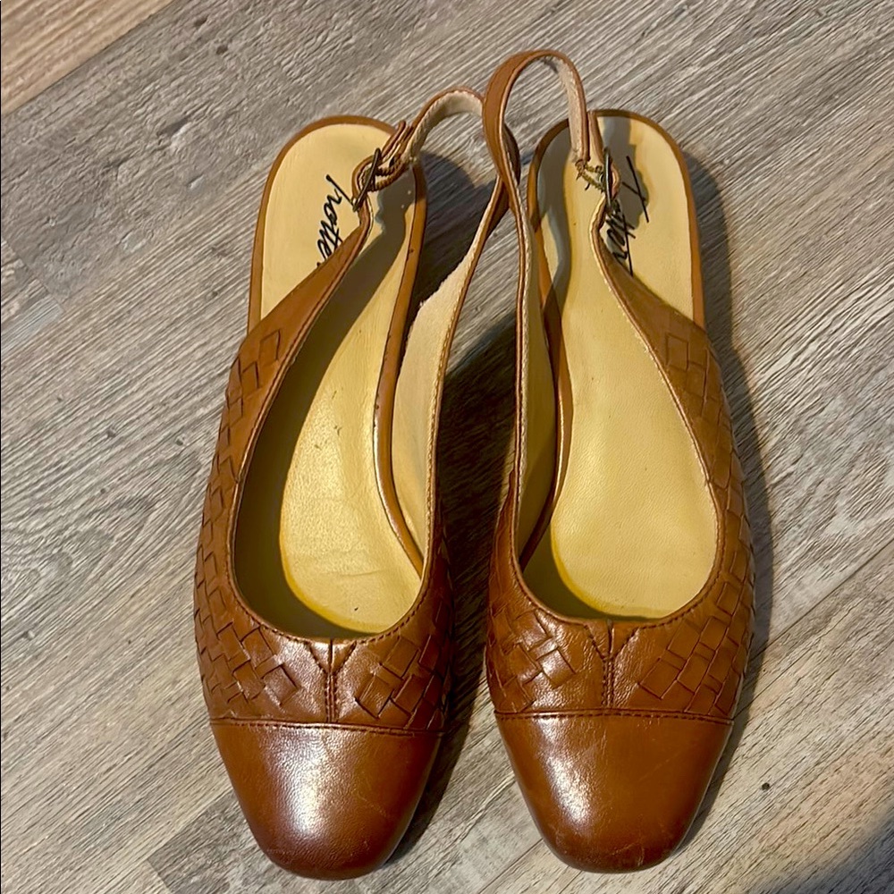 Trotters Brown Leather Heels Classic Design